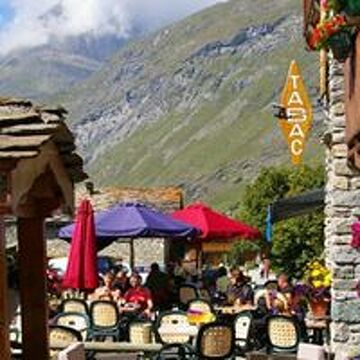 bonneval-sur-arc-ete-terrasse-bar-glacier-evettes