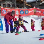 © Groupe d'enfants en cours de ski - Fresh Infuence
