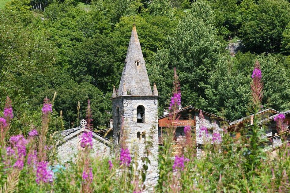 Exterior view of the church of Bonneval-sur-Arc - HMVT