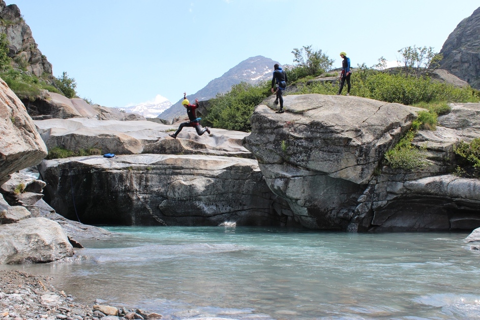 © bonneval-sur-arc-canyon-ecot-guides-haute-maurienne-vanoise - HMVT