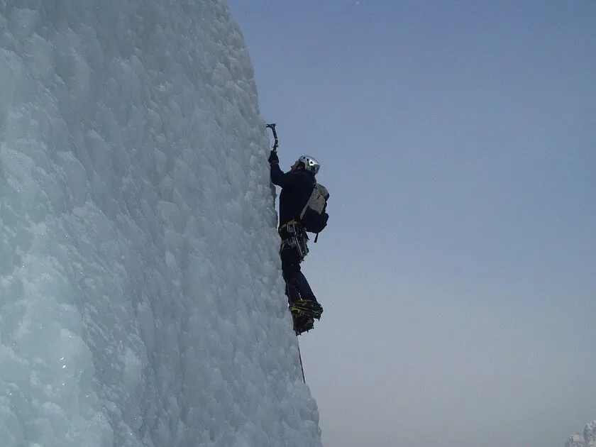 © Cascade de glace avec l'ESF de Bonneval-sur-Arc - Pixabay