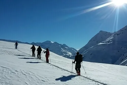Sortie ski de randonnée et poudreuse immaculée
