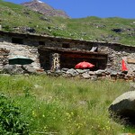 © La Pierre à cupules, bar-restaurant à l'Ecot de Bonneval sur arc - OT HMVanoise - I. Pauwels-Etiévant
