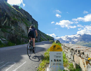 © Cycliste Col Iseran - B.Filliol - OTHMV