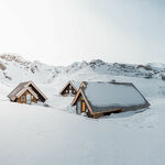 © Le refuge du Fond des Fours sous la neige en hiver - Yann Allegre