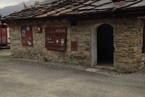 Bus stop N°101 : Village