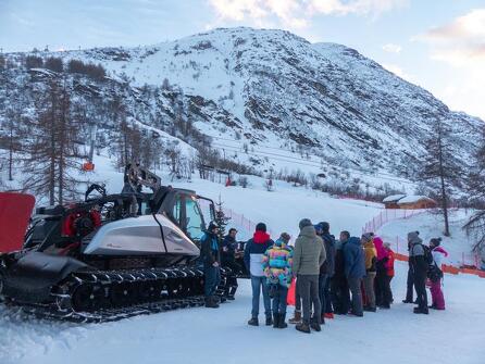 Dans les coulisses de la station : démonstration de dameuse