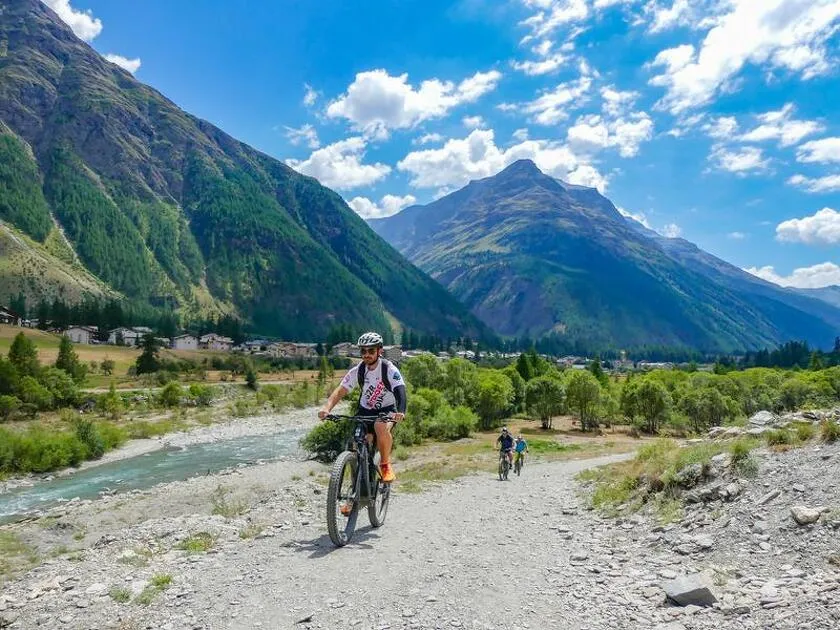 © Chemin du Petit Bonheur - VTT_Bonneval-sur-Arc - OT HMV - B Filliol