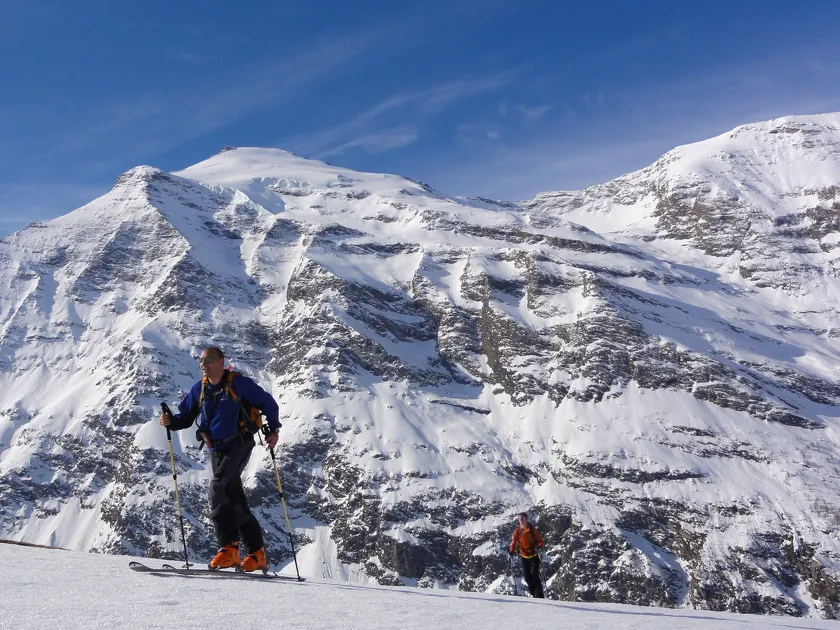 Introduction to ski touring at night