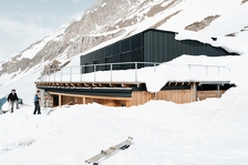 © Refuge de Prariond en hiver sous la neige - Gael Haye