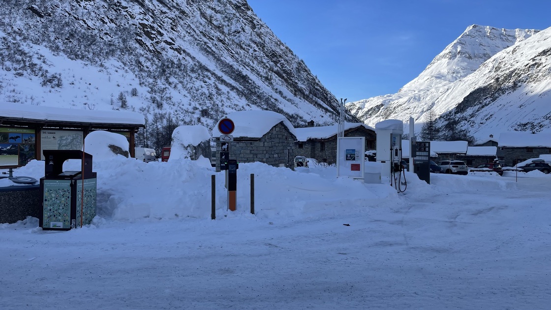© Borne de recharge pour véhicules électriques_Bonneval-sur-Arc - Mairie de Bonneval sur Arc