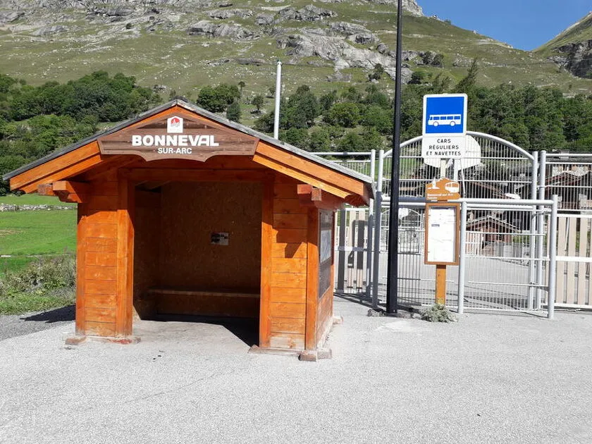 © Arret n°100 Patinoire Bonneval sur Arc - CCHMV